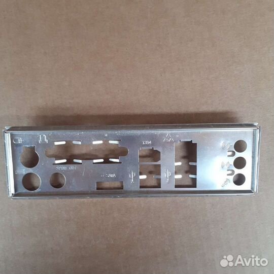 Задняя планка материнской платы