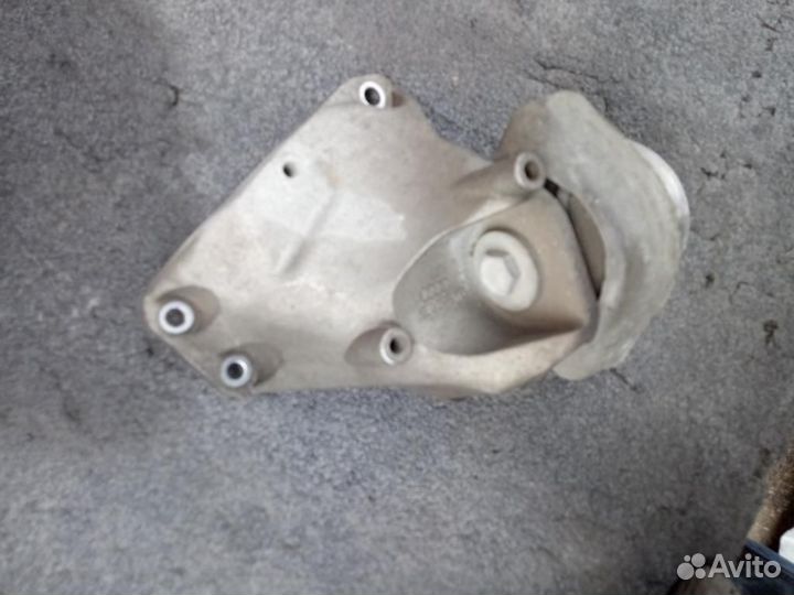 Кронштейн опоры АКПП Audi A4 (B7) 2005-2007