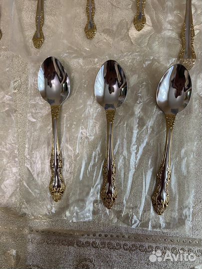 Набор новых столовых приборов 