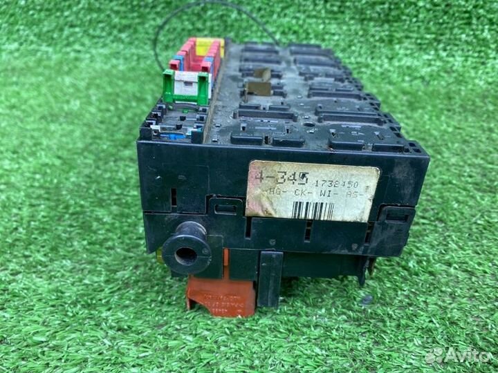 Блок предохранителей Volkswagen Golf 3