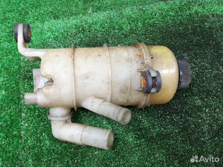 Бачок гур Mazda Xedos 9