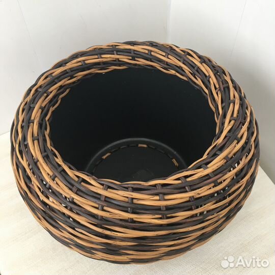 Кашпо-шар из искусственного ротанга