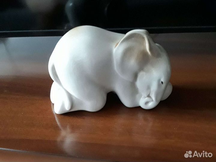 Фарфоровый спящий слоник лфз