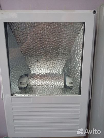 Прожектор металлогаллогеновый 150 вт.IP65