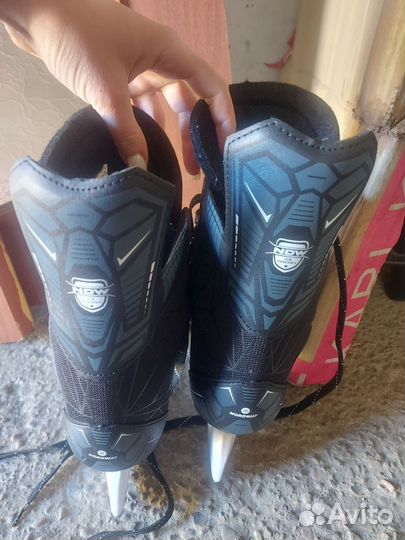 Коньки хоккейные