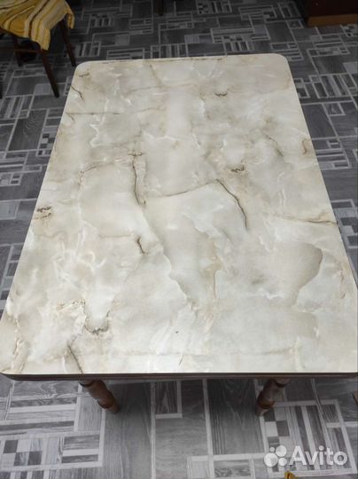 Кухонный стол