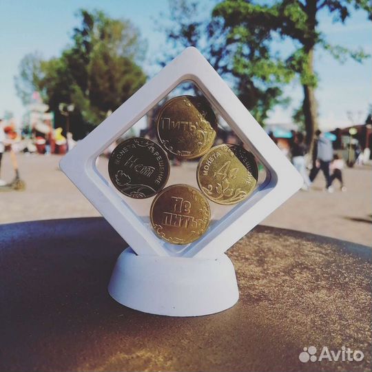 Сувенирные монеты, брелоки