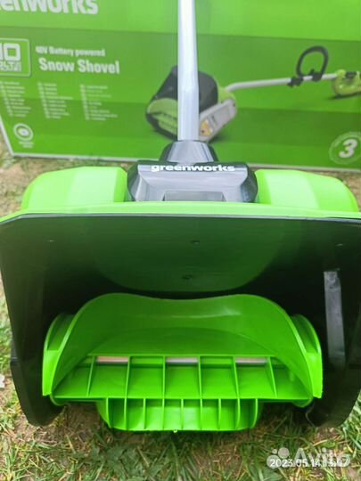 Снегоуборщик greenworks