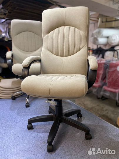 Офисное кресло