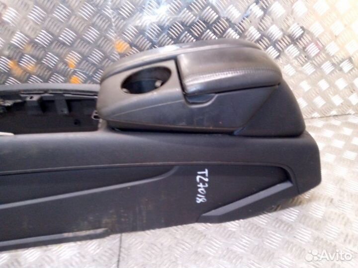 Подлокотник Audi Q7 4LB casa 2008