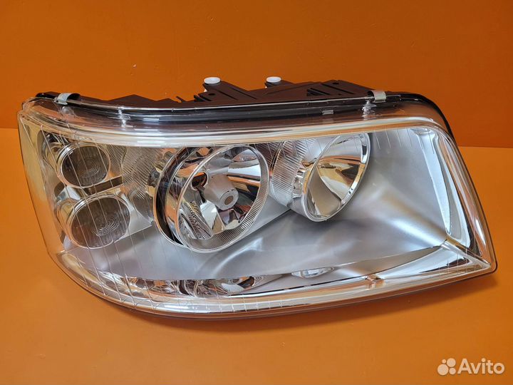 Фара правая VW Transporter T5 2003-2010