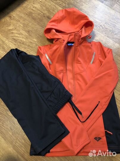 Спортивный утепленный костюм