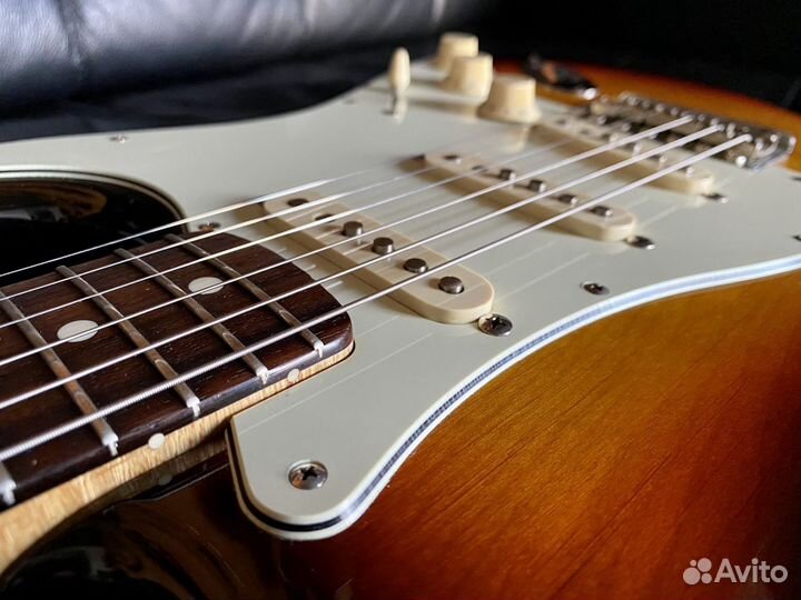 Fender Stratocaster, Япония 2002-04, электрогитара