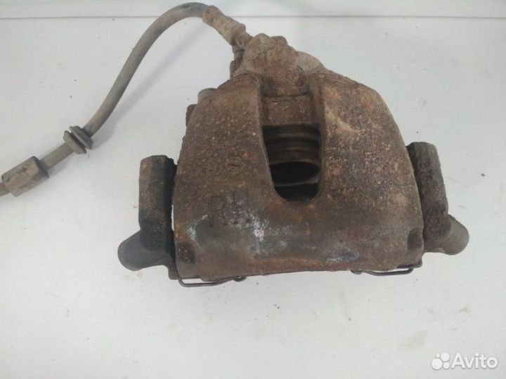 Суппорт передний правый Ford Focus 2