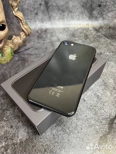 Телефон iPhone 8