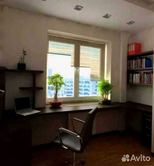 Рабочая зона у окна