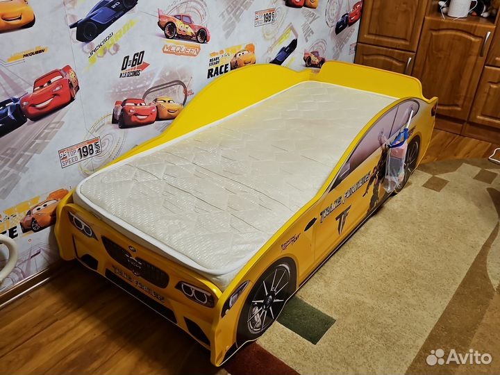 Детская кровать машина с матрасом