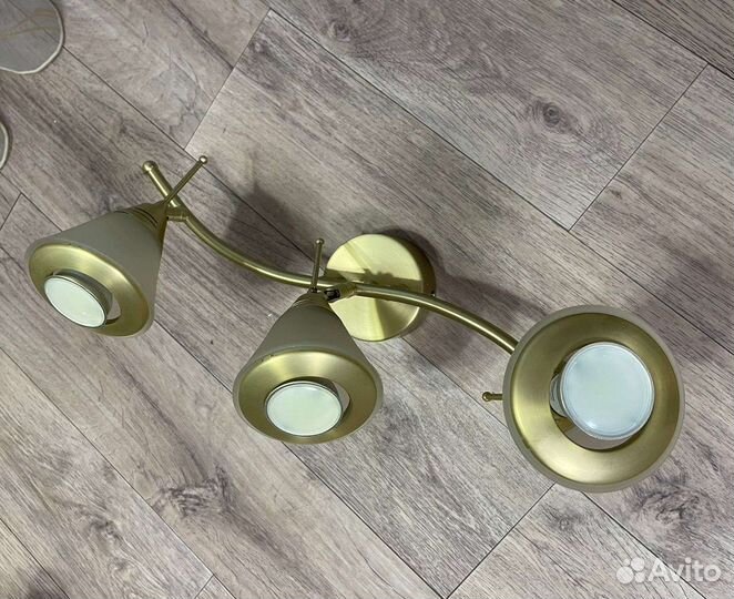 Продается люстра