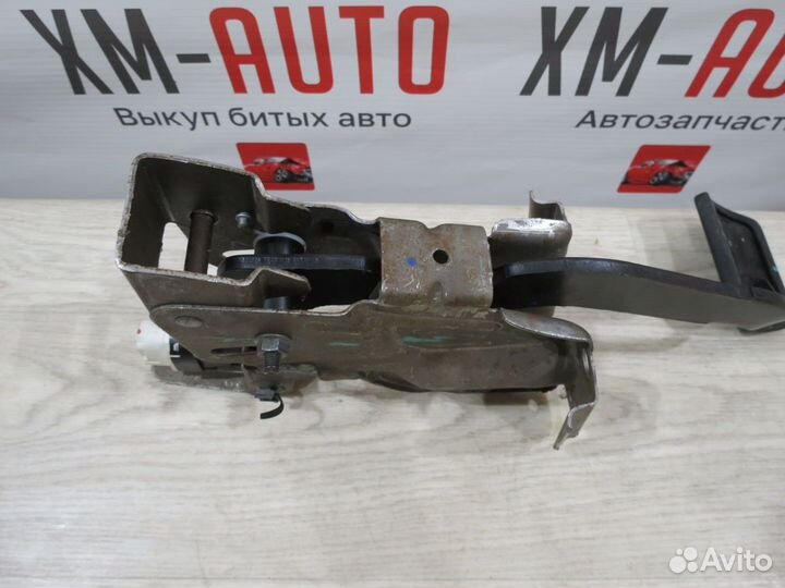 Педаль тормоза Renault Sandero 2