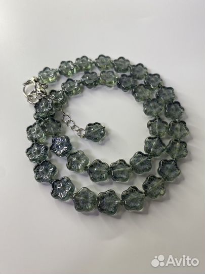 Серые бусы чешское стекло цветы 45 см