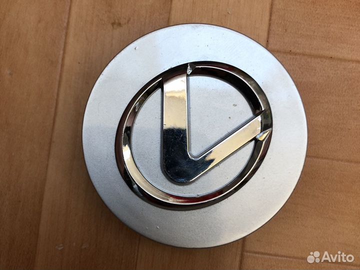 Заглушка литого диска Lexus