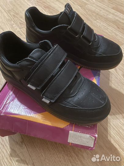 Кроссовки детские