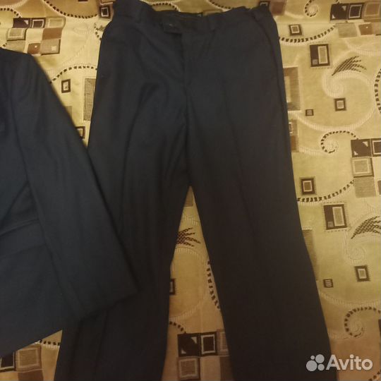 Продам школьный костюм