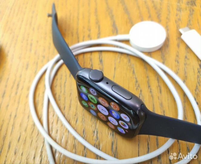 Смарт-часы Apple Watch SE 44mm