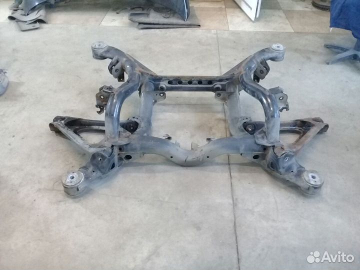 Задний подрамник Volkswagen Touareg 1