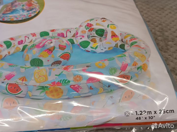 Надувной бассейн с кругом и мячом