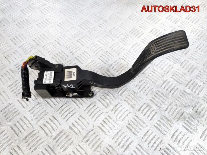 Педаль газа Hyundai Starex H1 327264A700