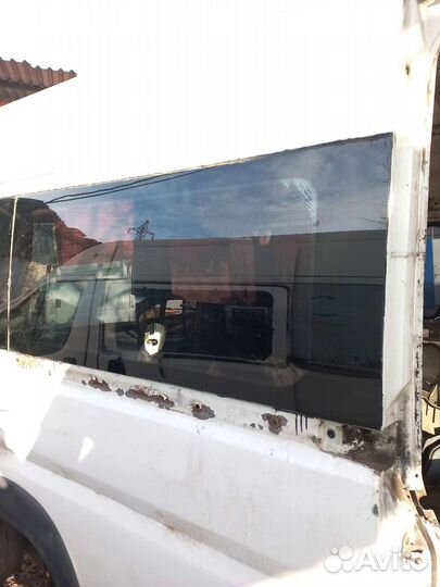 Стекло правы то что с дверной двери Peugeot Boxer