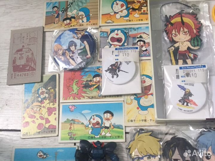 Брелки Фишки редкие Значки Карточки из Японии кт