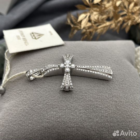 Новый золотой крест с бриллиантами 0,95 карата