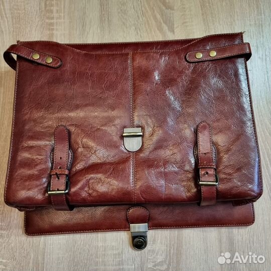 Портфель из натуральной кожи Chivago Esselte