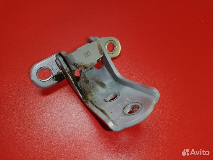 Петля двери передняя правая Hyundai Solaris RB