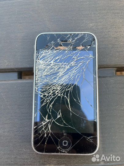 Телефон iPhone 3 и 5c
