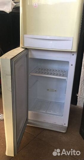 Кулер со шкафчик-холодильнк