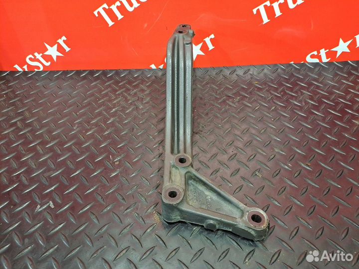 Кронштейн усилителя бампера правый Daf XF106