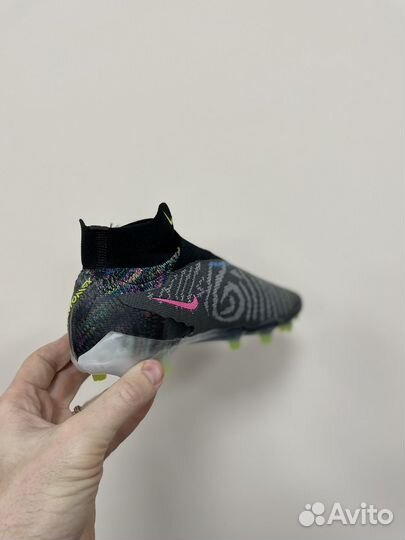 Футбольные бутсы nike phantom gx