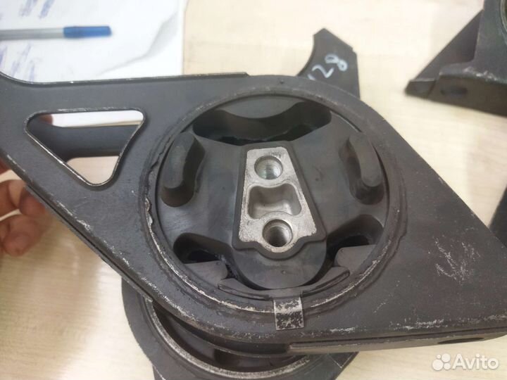 Подушка двигателя левая Лада Калина 1