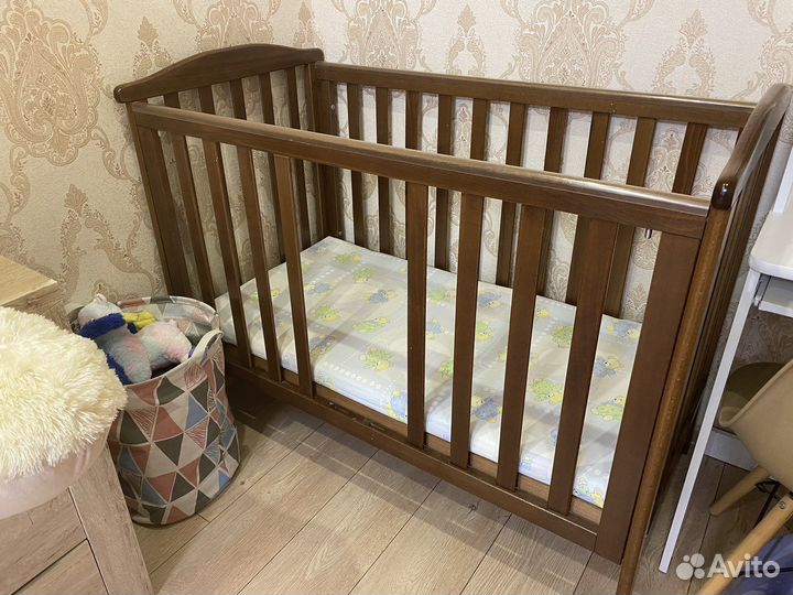 Детская кроватка с матрасом