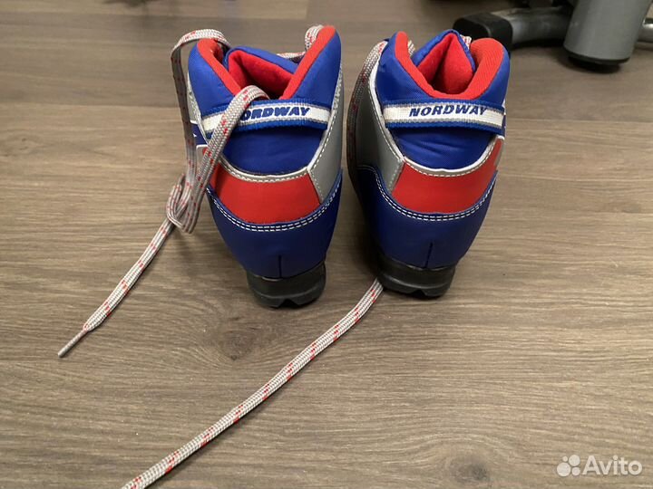 Лыжные ботинки