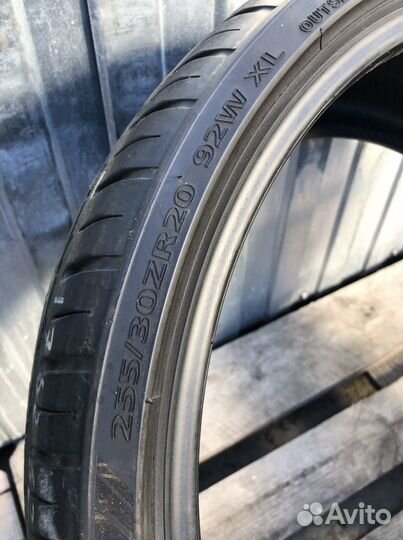 Lexani LX-Twenty 255/30 R20 92W