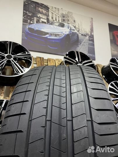 Pirelli P Zero PZ4 255/40 R18 99Y