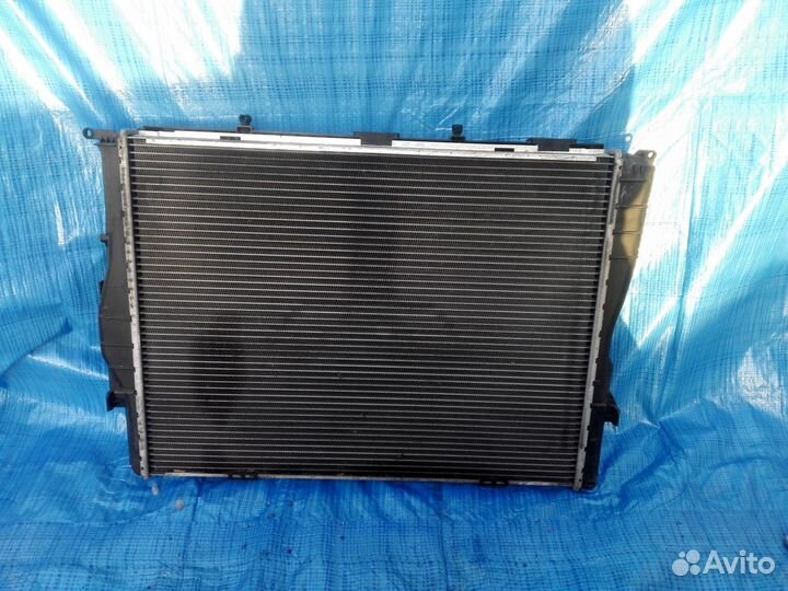 Радиатор охлаждения BMW 1-серия E87/E81