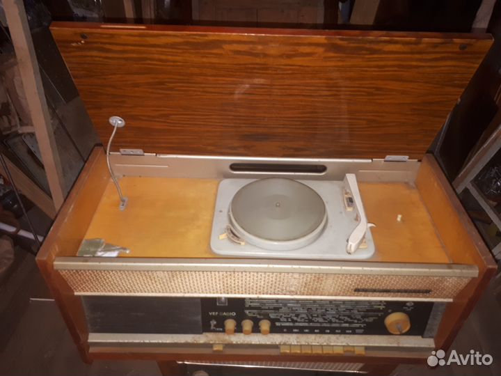 Радиола времен СССР VEF Radio 60х годов