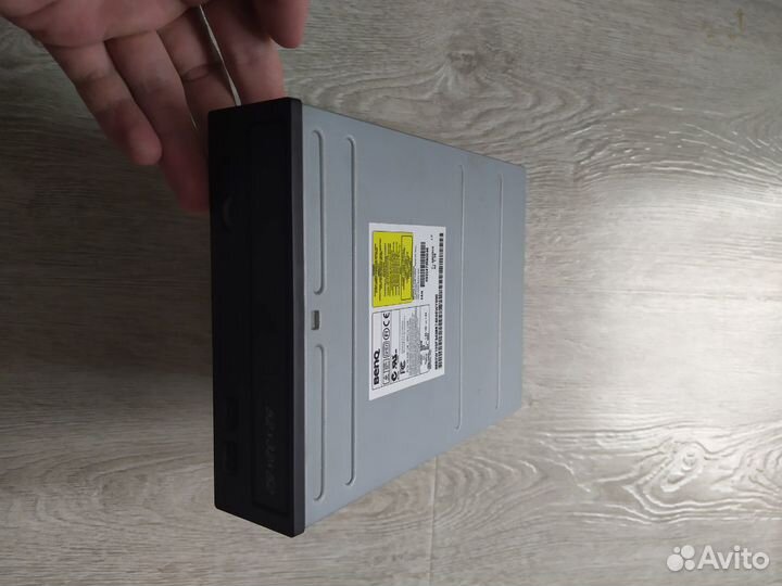 Привод DVD-ROM и CD-ROM