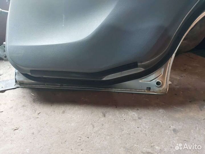 Дверь задняя правая Mitsubishi Galante