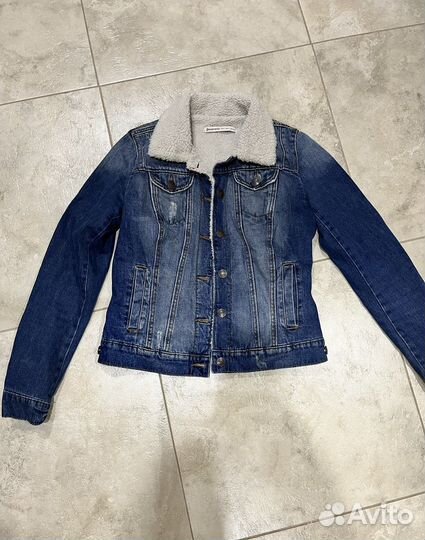 Джинсовая куртка stradivarius с мехом